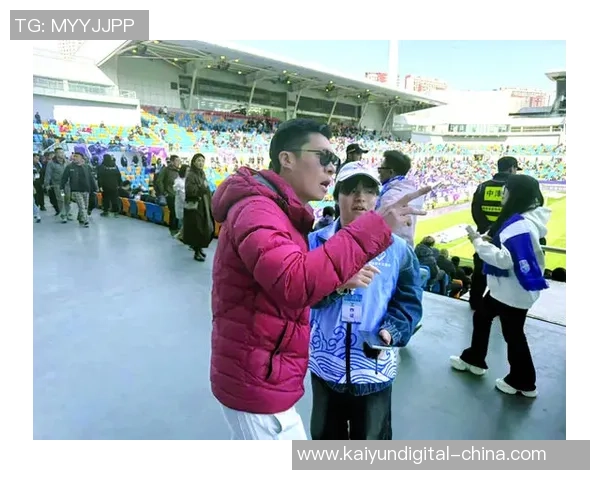 北京与天津球迷激情对抗赛揭幕球场内外的热血与友谊交织